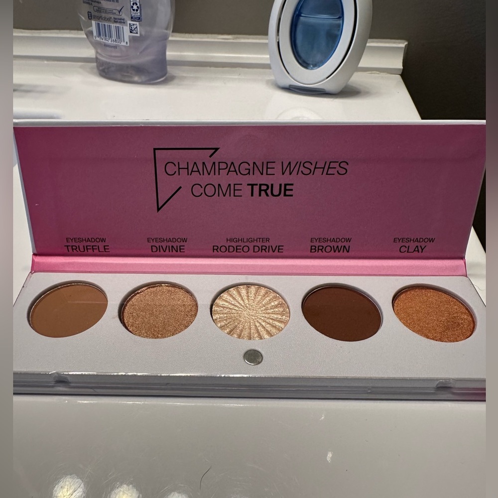 Ofra signature luxe palette